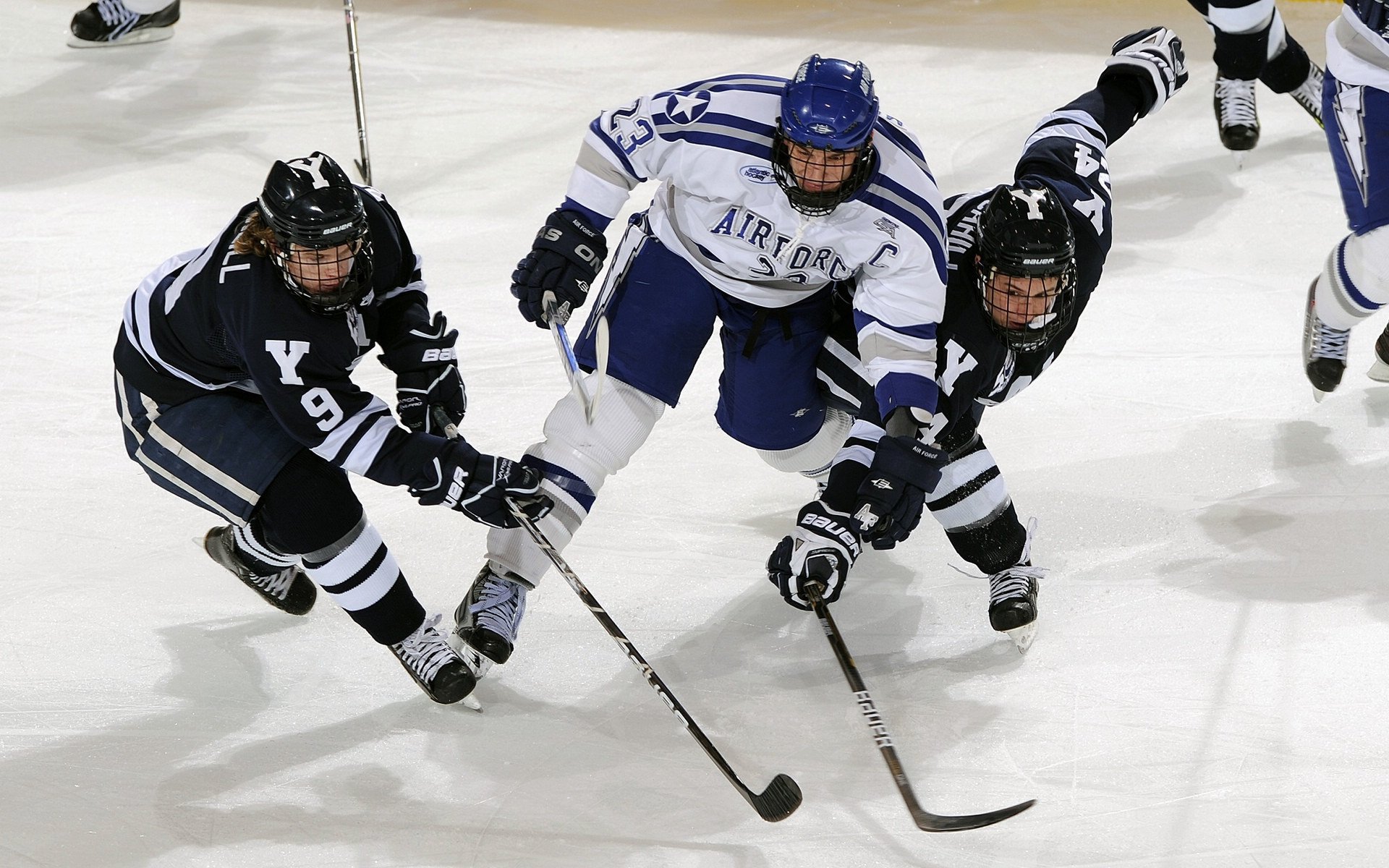 当老鹰的利爪撕破首钢防线，杰伦·格林在寂静中投出惊雷